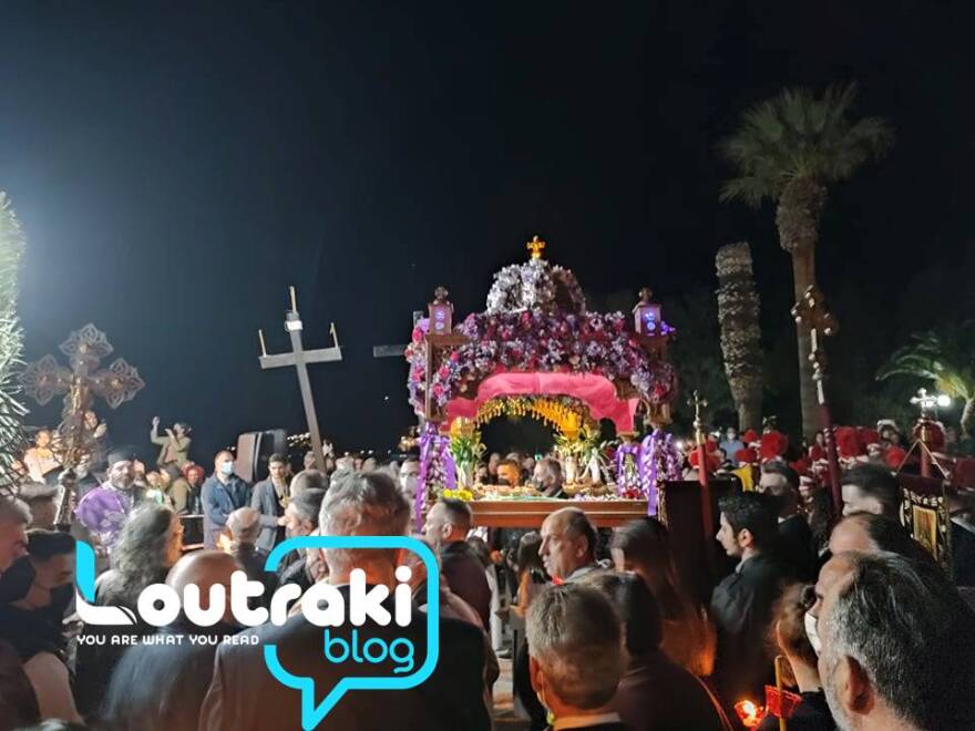 Λουτράκι: Λαοθάλασσα στην περιφορά των Επιταφίων - Δείτε βίντεο