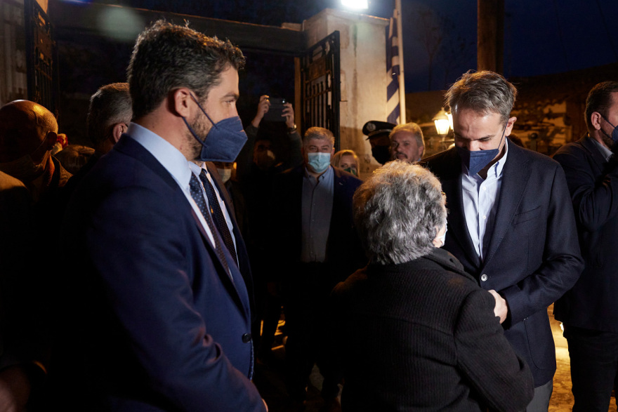 Στα Χανιά για την ακολουθία του Eπιταφίου ο Κυριάκος Μητσοτάκης - Δείτε βίντεο