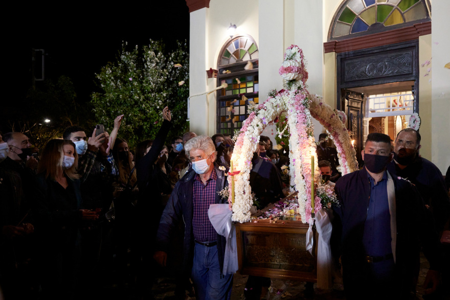 Στα Χανιά για την ακολουθία του Eπιταφίου ο Κυριάκος Μητσοτάκης - Δείτε βίντεο