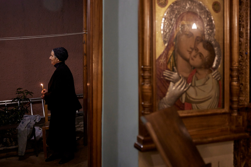 Στα Χανιά για την ακολουθία του Eπιταφίου ο Κυριάκος Μητσοτάκης - Δείτε βίντεο