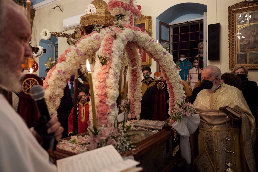 Στα Χανιά για την ακολουθία του Eπιταφίου ο Κυριάκος Μητσοτάκης - Δείτε βίντεο