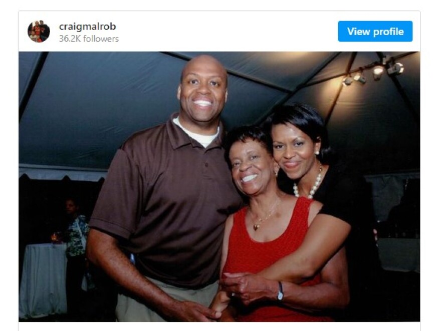 H απίστευτη ομοιότητα της Μισέλ Ομπάμα με τον αδερφό της 