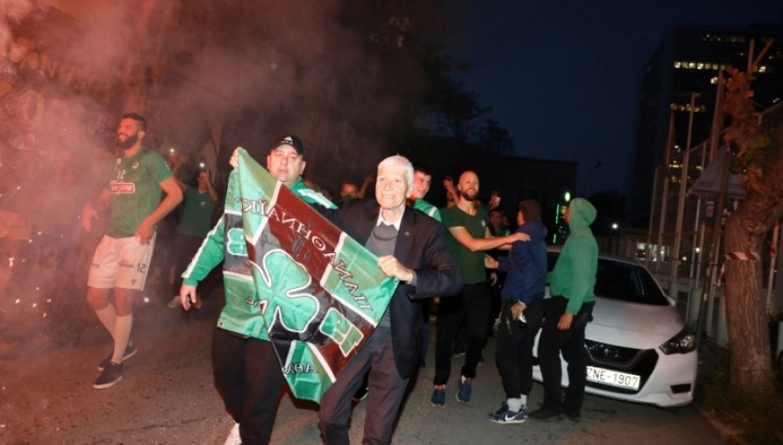 Παναθηναϊκός: Αποθέωση στον «Τάφο του Ινδού» για τους πρωταθλητές