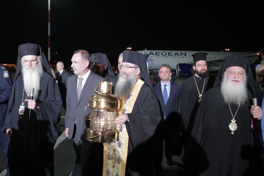 Άγιο Φως: Ολοκληρώθηκε η άφιξη και η μεταφορά του σε 7 πόλεις της Ελλάδας από την AEGEAN
