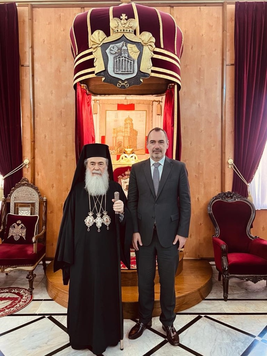 Άγιο Φως: Έφτασε στην Ελλάδα από τα Ιεροσόλυμα