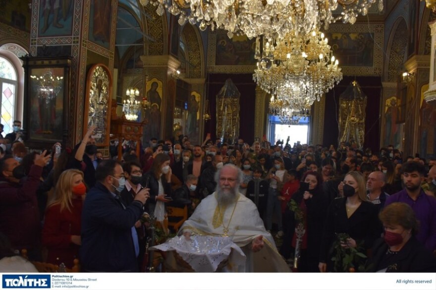 Πάσχα 2022: Έγινε η πρώτη ανάσταση σε Κέρκυρα και Χίο - Δείτε φωτογραφίες και βίντεο