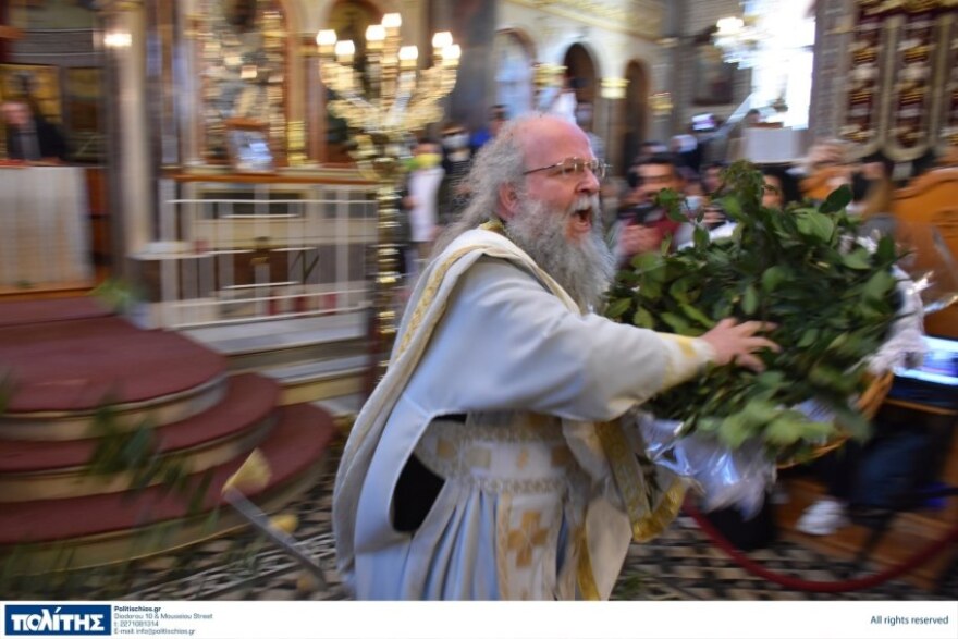 Πάσχα 2022: Έγινε η πρώτη ανάσταση σε Κέρκυρα και Χίο - Δείτε φωτογραφίες και βίντεο