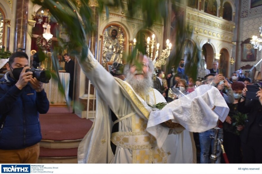 Πάσχα 2022: Έγινε η πρώτη ανάσταση σε Κέρκυρα και Χίο - Δείτε φωτογραφίες και βίντεο