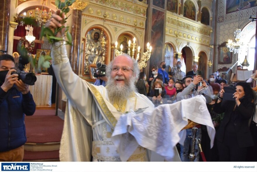 Πάσχα 2022: Έγινε η πρώτη ανάσταση σε Κέρκυρα και Χίο - Δείτε φωτογραφίες και βίντεο