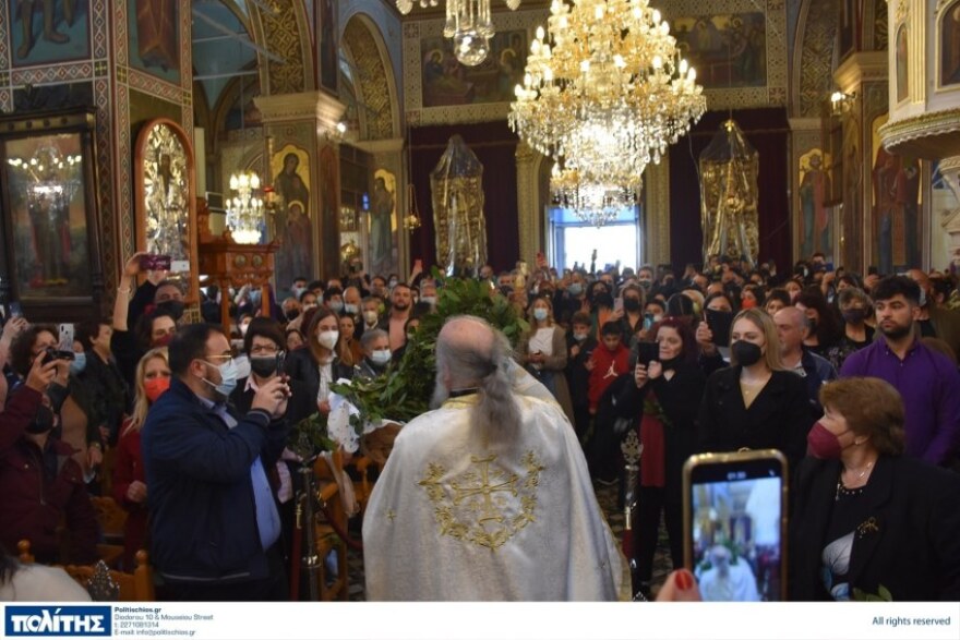 Πάσχα 2022: Έγινε η πρώτη ανάσταση σε Κέρκυρα και Χίο - Δείτε φωτογραφίες και βίντεο