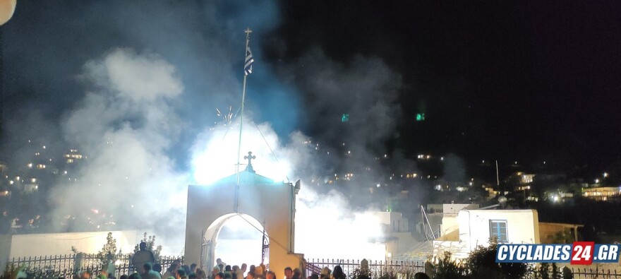 Πάσχα 2022: Πώς γιόρτασαν την Ανάσταση σε όλη την Ελλάδα - Εντυπωσιακές εικόνες από Ναύπακτο, Κρήτη, Λαμία