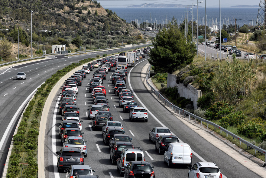 Κίνηση στους δρόμους - Πάσχα 2022: Ομαλοποιείται η κίνηση στις εθνικές οδούς, στις εισόδους της Αττικής