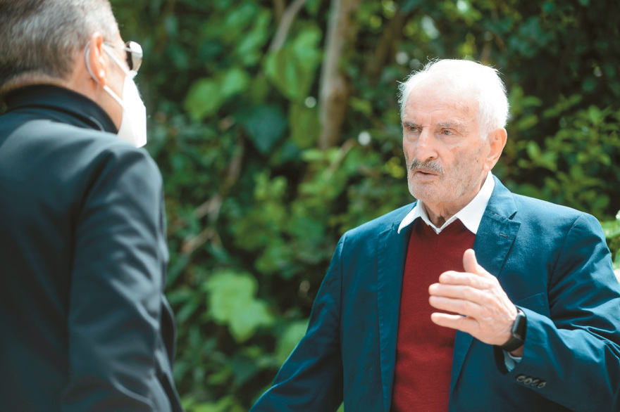 «Πήρα μεγάλη αγάπη στα  85 μου γιατί παίζω στον "Αγιο Παΐσιο"», λέει ο Νικήτας Τσακίρογλου