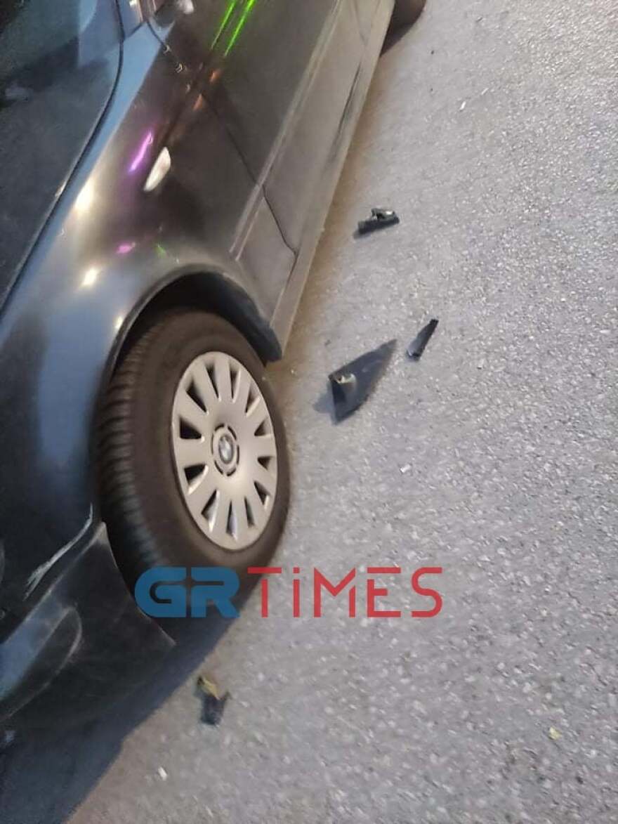 Τροχαίο στη Θεσσαλονίκη: Μηχανή έπεσε σε σταθμευμένα οχήματα,  νεκρός ο 27χρονος οδηγός της