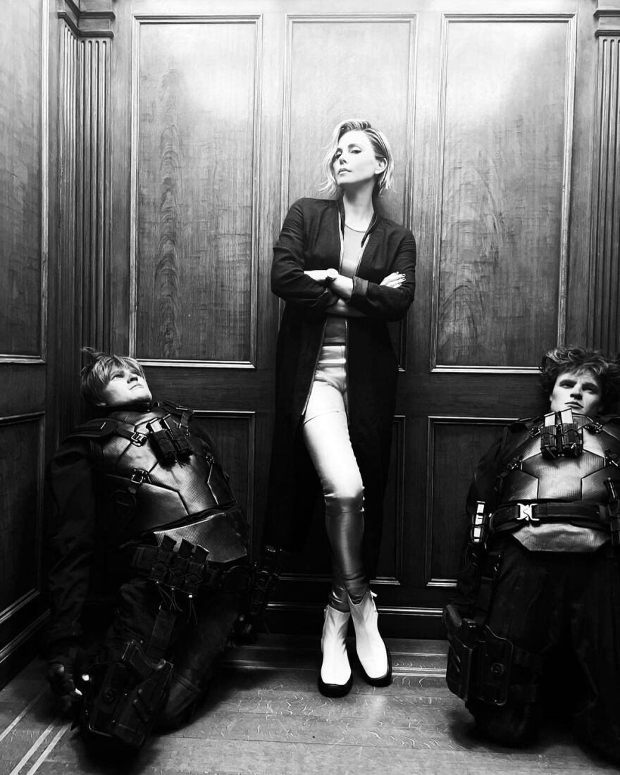 Η Σαρλίζ Θερόν και ο Τζέισον Μομόα φωτογραφίζονται στα γυρίσματα του «Fast X»