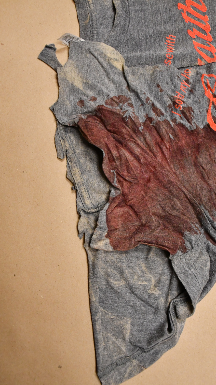 Φάκελος «Rust»: Στη δημοσιότητα φωτογραφίες από την ανάκριση του Μπάλντουιν και τη σκηνή του εγκλήματος