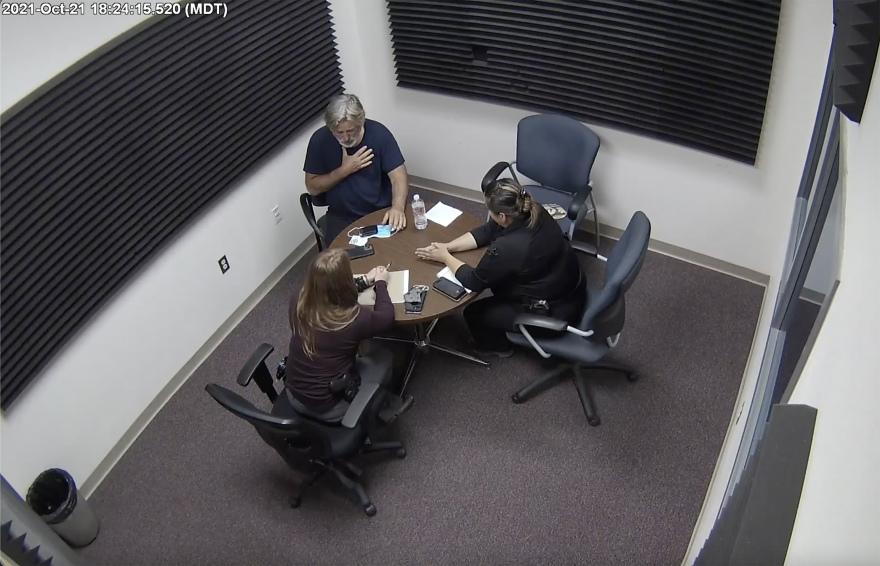 Φάκελος «Rust»: Στη δημοσιότητα φωτογραφίες από την ανάκριση του Μπάλντουιν και τη σκηνή του εγκλήματος