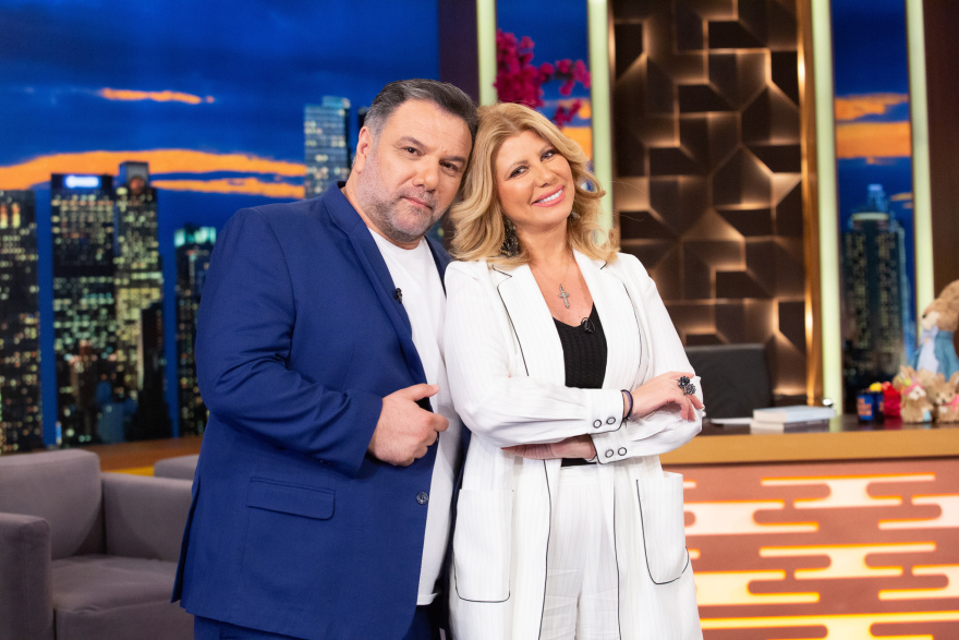 The 2night Show: Ο Γρηγόρης Αρναούτογλου υποδέχεται τη Ζήνα Κουτσελίνη και τον Δημήτρη Σταρόβα