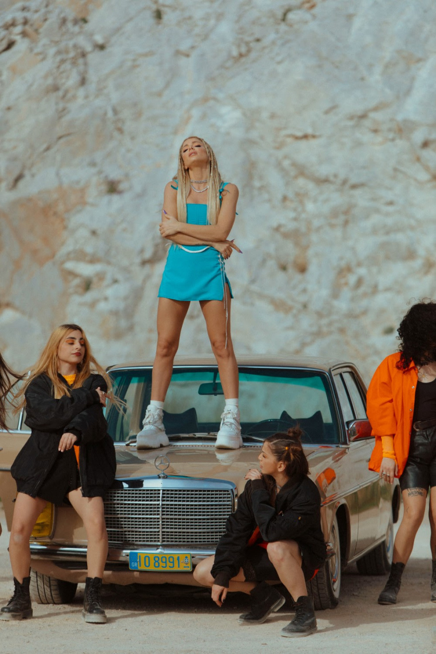 Josephine: Οι φωτογραφίες από τα backstage του νέου της βίντεοκλιπ, «Tilefono»