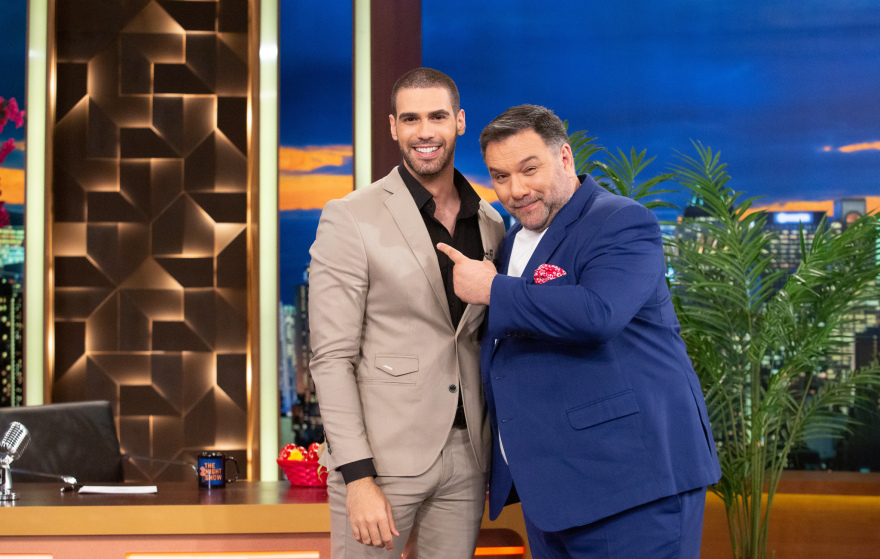The 2night Show: Ο Γρηγόρης Αρναούτογλου υποδέχεται τον Σώτη Βολάνη και τον Σπύρο Νικολαΐδη