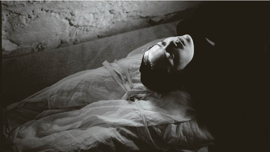 Από τα Όσκαρ στη Λυρική: Ο Λάνθιμος επιστρέφει με Έμα Στόουν και «Βληχή» 