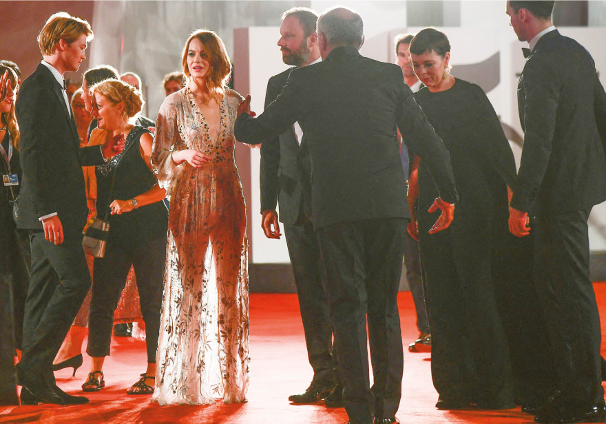 Από τα Όσκαρ στη Λυρική: Ο Λάνθιμος επιστρέφει με Έμα Στόουν και «Βληχή» 