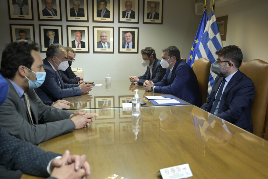 Τσίπρας: Τροπολογία ΣΥΡΙΖΑ για μη πληρωμή της ρήτρας αναπροσαρμογής