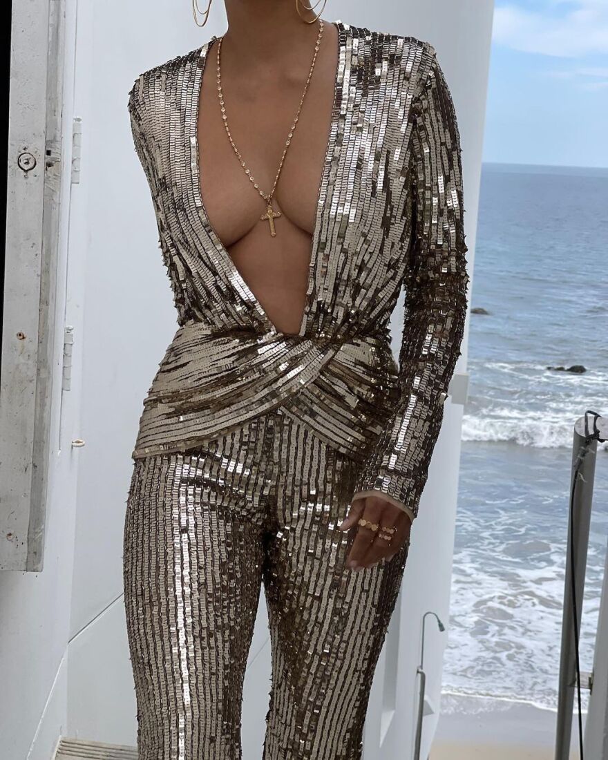 Χάλι Μπέρι: Ποζάρει γυμνή μπροστά στον θολωμένο καθρέφτη της - Δείτε φωτογραφίες