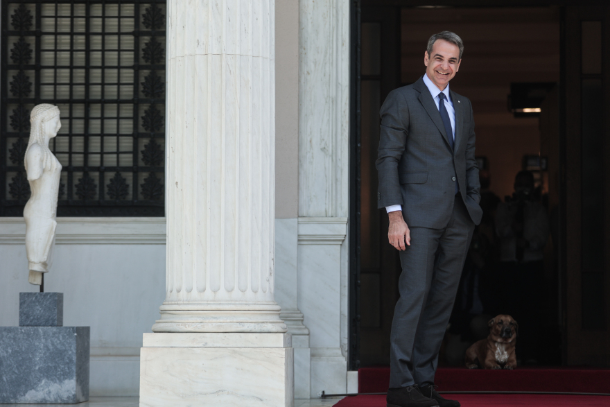 Πίνατ: Ο σκύλος του Μεγάρου Μαξίμου «υποδέχθηκε» τη Φινλανδή πρωθυπουργό