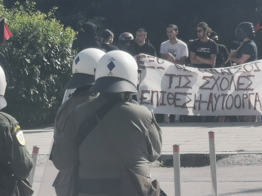 Ηλεκτρισμένη η ατμόσφαιρα στο ΑΠΘ - Δεν αποχωρούν οι αστυνομικές δυνάμεις (Φωτογραφίες)