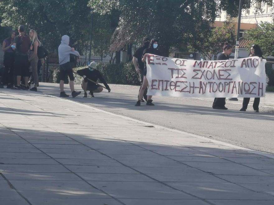 Ηλεκτρισμένη η ατμόσφαιρα στο ΑΠΘ - Δεν αποχωρούν οι αστυνομικές δυνάμεις (Φωτογραφίες)