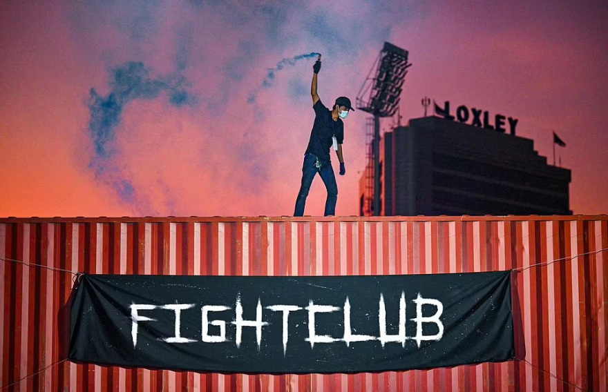 «Fight Club» στους δρόμους της Μπανγκόκ: Γροθιές, κλωτσιές και αίμα στους αυτοσχέδιους αγώνες που... ενέπνευσε ο Μπραντ Πιτ