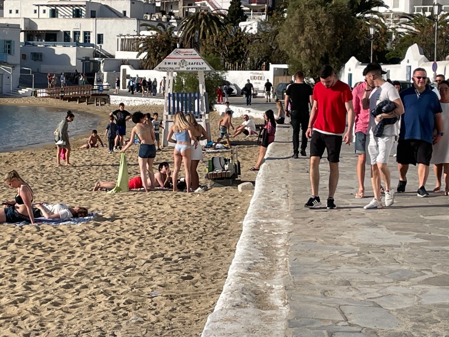 Μύκονος: Πάρτι μέχρι... τελικής πτώσης