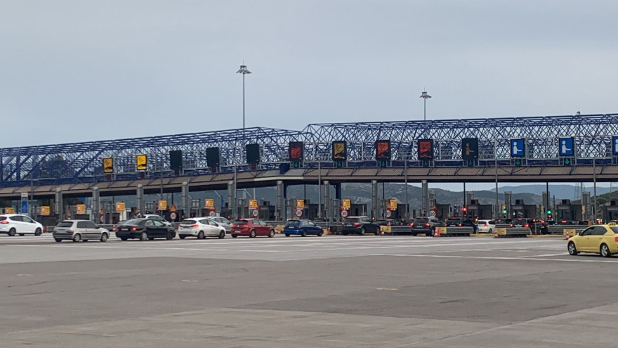 Πρωτομαγιά: Μεγάλη η έξοδος για το τριήμερο, αυξημένη η κίνηση στα λιμάνια παρά τον άστατο καιρό