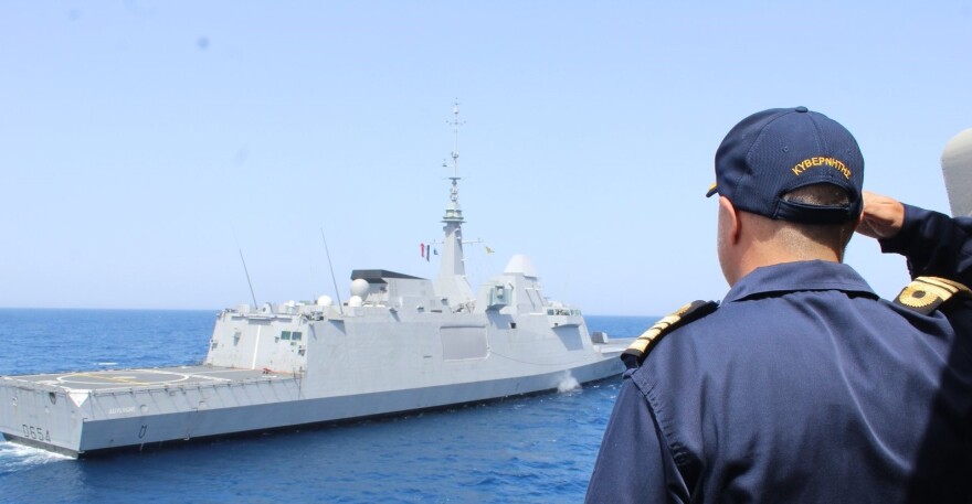 Συνεκπαίδευση ελληνικής και γαλλικής φρεγάτας στην Κρήτη - Δείτε βίντεο