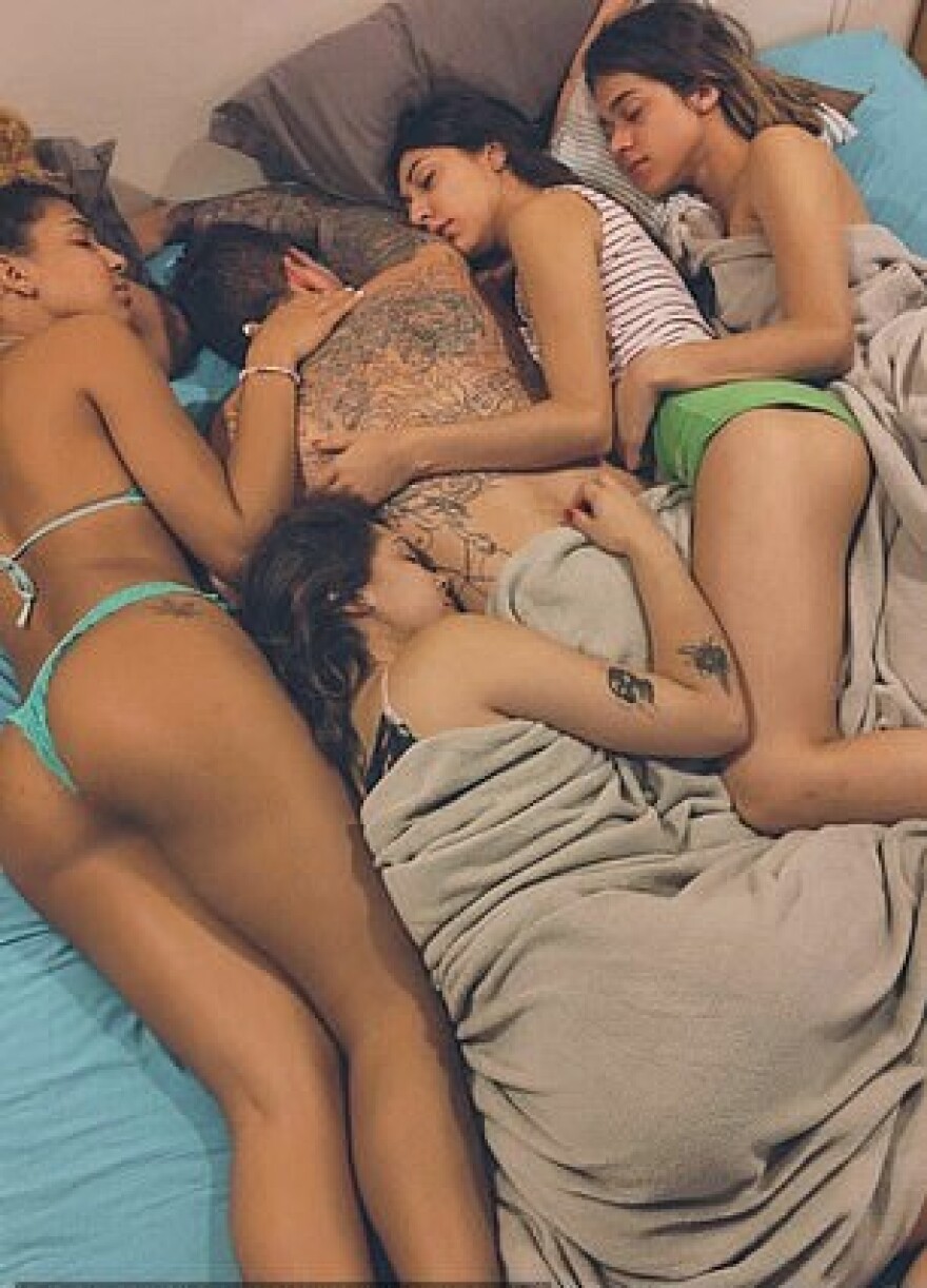 Σεξουαλική ζωή με πρόγραμμα: Ο Βραζιλιάνος ινφλουένσερ με τις εννέα γυναίκες