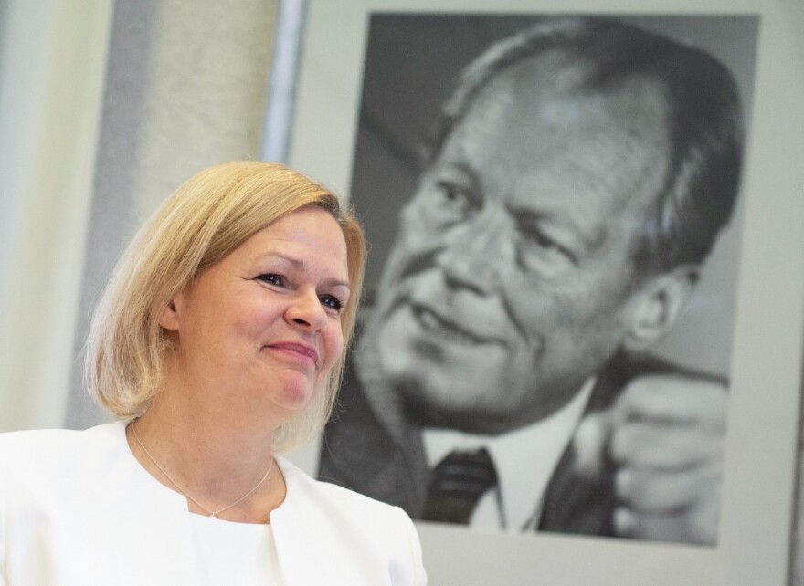 Νάνσυ Φίσερ: H Γερμανίδα υπουργός που συνέστησε στους πολίτες να αποθηκεύσουν τρόφιμα