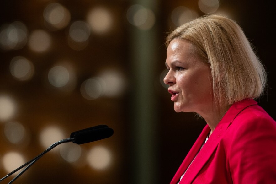 Νάνσυ Φίσερ: H Γερμανίδα υπουργός που συνέστησε στους πολίτες να αποθηκεύσουν τρόφιμα