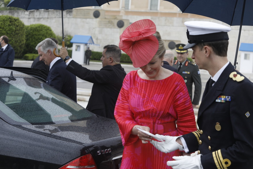 Στην Ελλάδα το βασιλικό ζεύγος του Βελγίου - Σε λίγο η συνάντηση με Μητσοτάκη