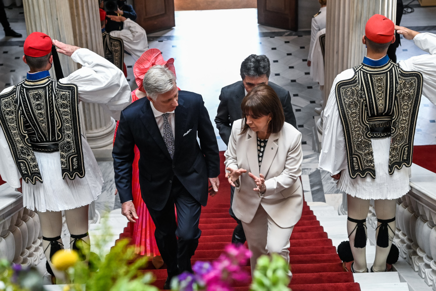Σακελλαροπούλου: «Θέλουμε να ενισχύσουμε τις ήδη εξαιρετικές σχέσεις Ελλάδας-Βελγίου» τόνισε στη συνάντηση με το βασιλικό ζεύγος