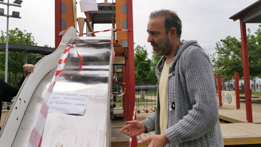 Θεσσαλονίκη: «Η παιδική χαρά έγινε εφιάλτης» λέει η μητέρα της 8χρονης που έχασε το δάχτυλό της σε τσουλήθρα