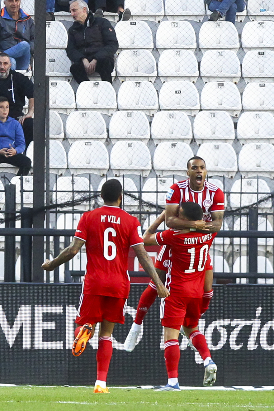 Ολυμπιακός: Τρελοί πανηγυρισμοί σε Τούμπα, αποδυτήρια και αεροπλάνο για το 47ο  - Δείτε βίντεο και φωτογραφίες