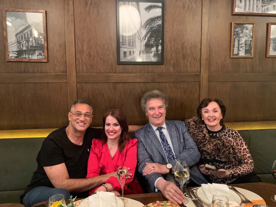 Ο Γιώργος Ντάβλας τιμά τον Καλλιτεχνικό Διευθυντή της Βασιλικής Όπερας του Covent Garden