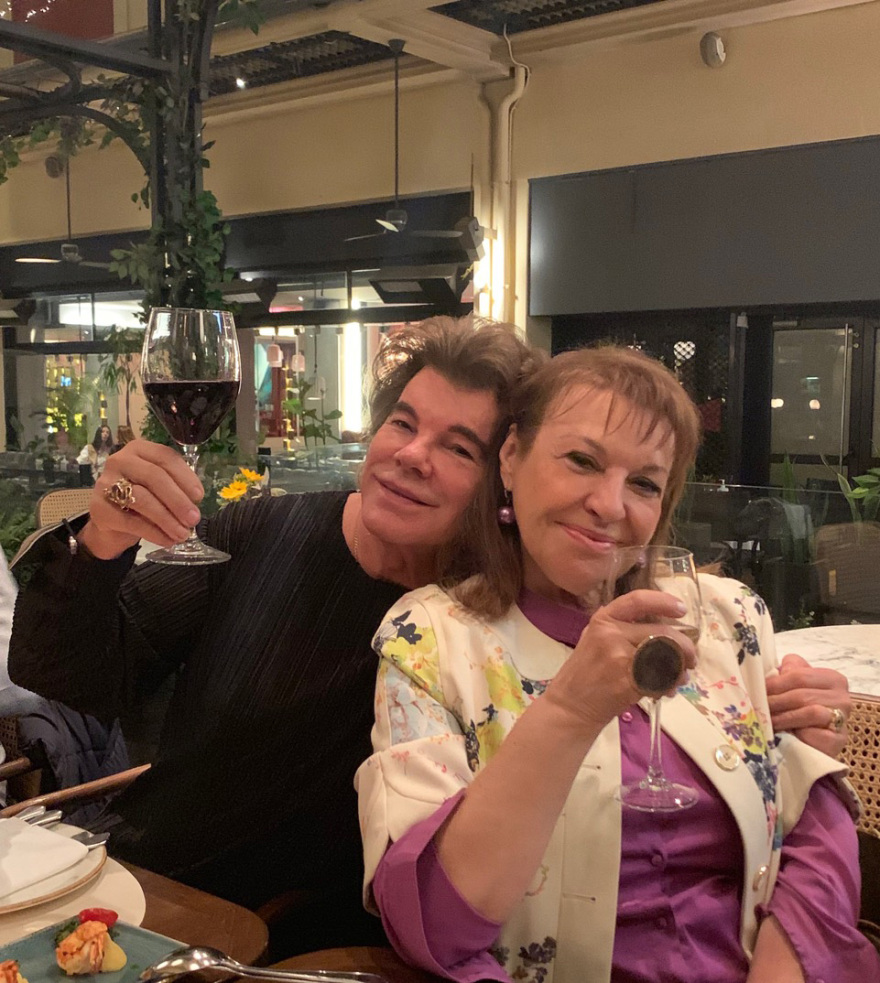 Ο Γιώργος Ντάβλας τιμά τον Καλλιτεχνικό Διευθυντή της Βασιλικής Όπερας του Covent Garden