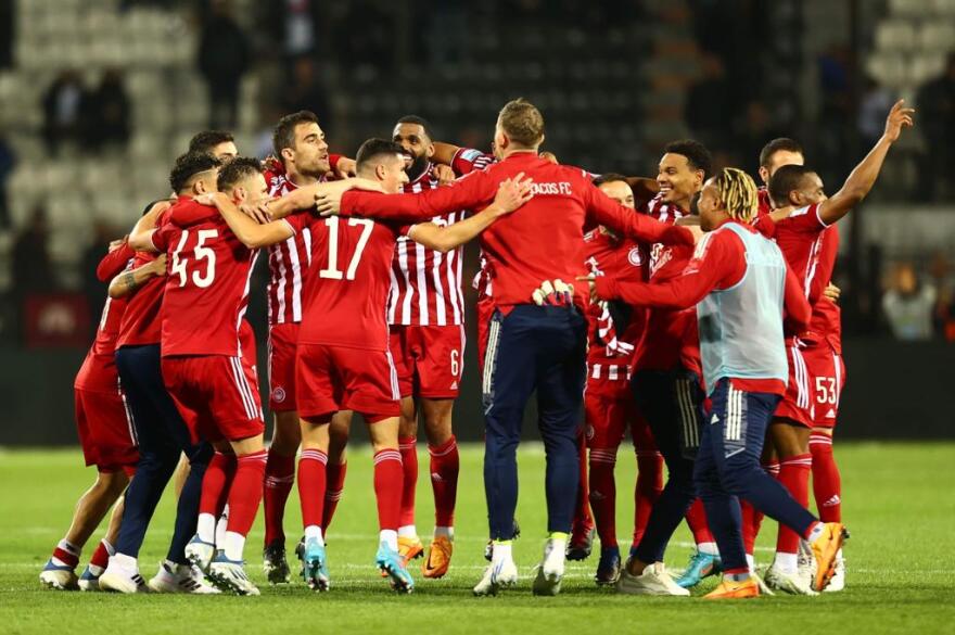 Ολυμπιακός: Τρελοί πανηγυρισμοί σε Τούμπα, αποδυτήρια και αεροπλάνο για το 47ο  - Δείτε βίντεο και φωτογραφίες