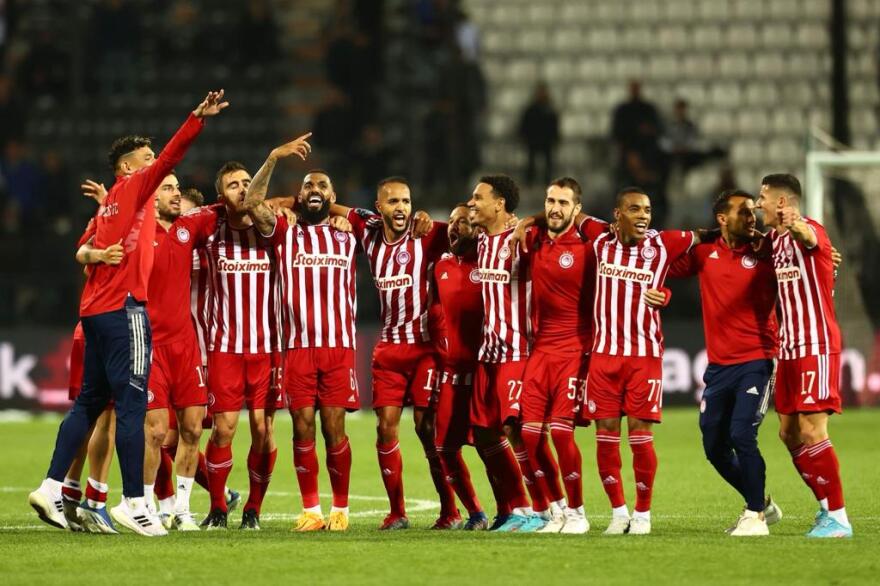 Ολυμπιακός: Τρελοί πανηγυρισμοί σε Τούμπα, αποδυτήρια και αεροπλάνο για το 47ο  - Δείτε βίντεο και φωτογραφίες