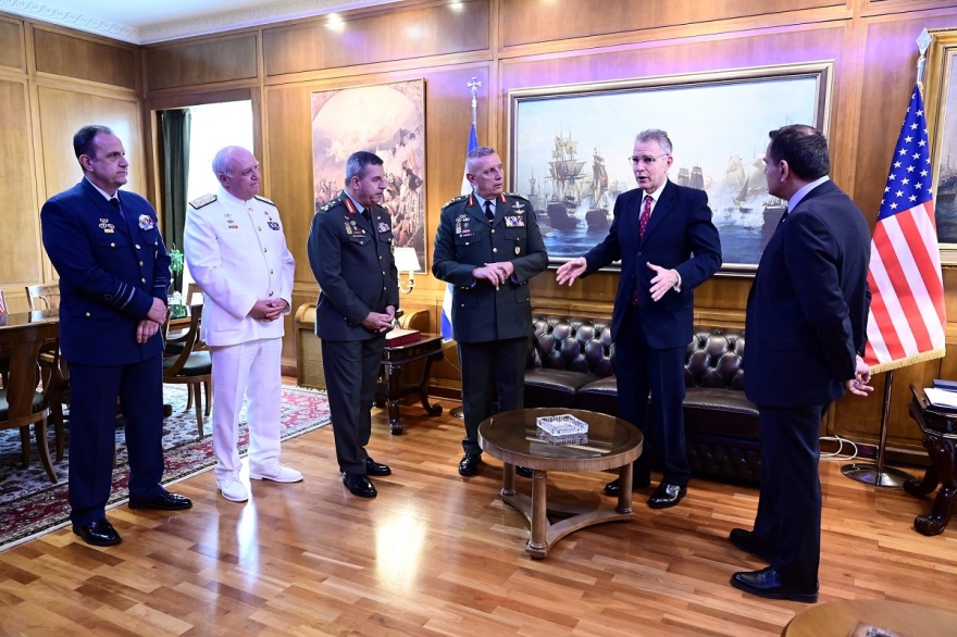 Παναγιωτόπουλος: Συγκινητικός αποχαιρετισμός με Πάιατ - Του θύμισε την πρώτη τους συνεργασία, το 2019