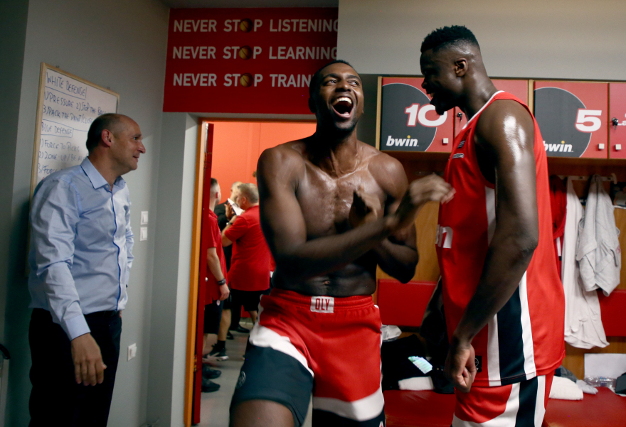 Ολυμπιακός: Προκρίθηκε στο 11ο Final-4 της ιστορίας του - Έξαλλοι πανηγυρισμοί από διοίκηση, παίκτες και κόσμο