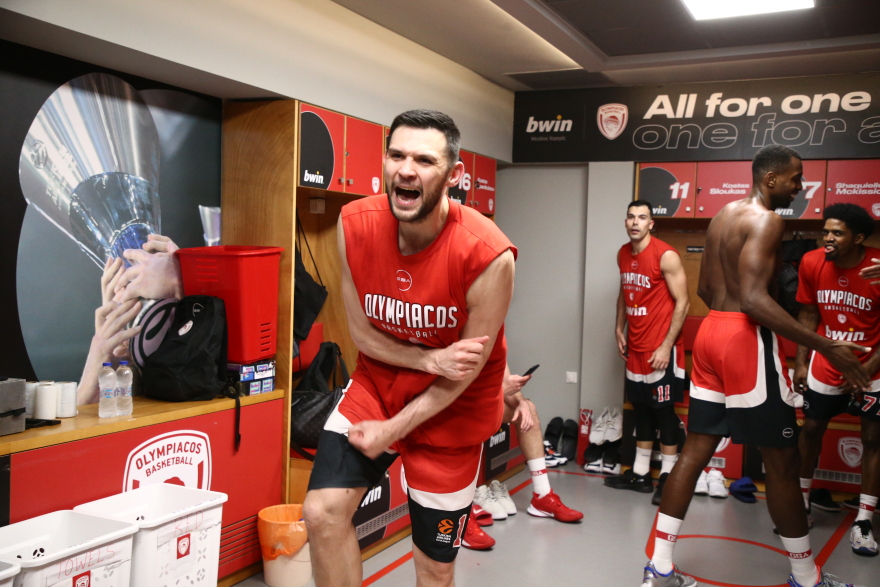 Ολυμπιακός: Προκρίθηκε στο 11ο Final-4 της ιστορίας του - Έξαλλοι πανηγυρισμοί από διοίκηση, παίκτες και κόσμο