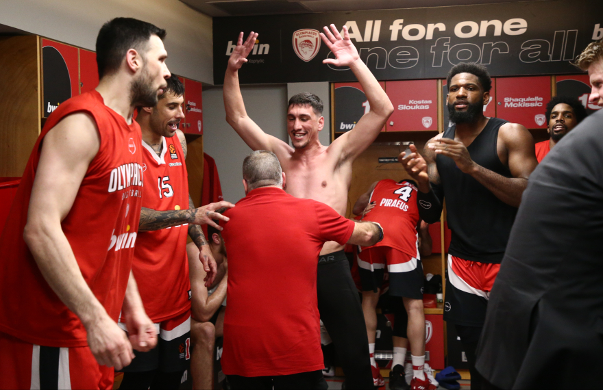 Ολυμπιακός: Προκρίθηκε στο 11ο Final-4 της ιστορίας του - Έξαλλοι πανηγυρισμοί από διοίκηση, παίκτες και κόσμο